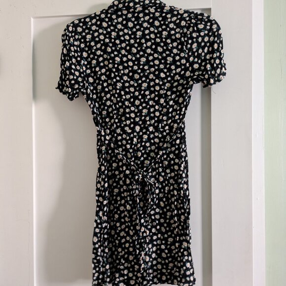Forever 21 Collared Tie Back Black and White Daisy Floral Mini Dress - Picture 2 of 5